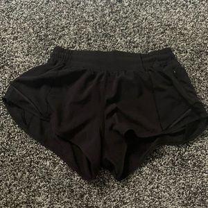 Lululemon Black Hotty hot Short 2.5 ins